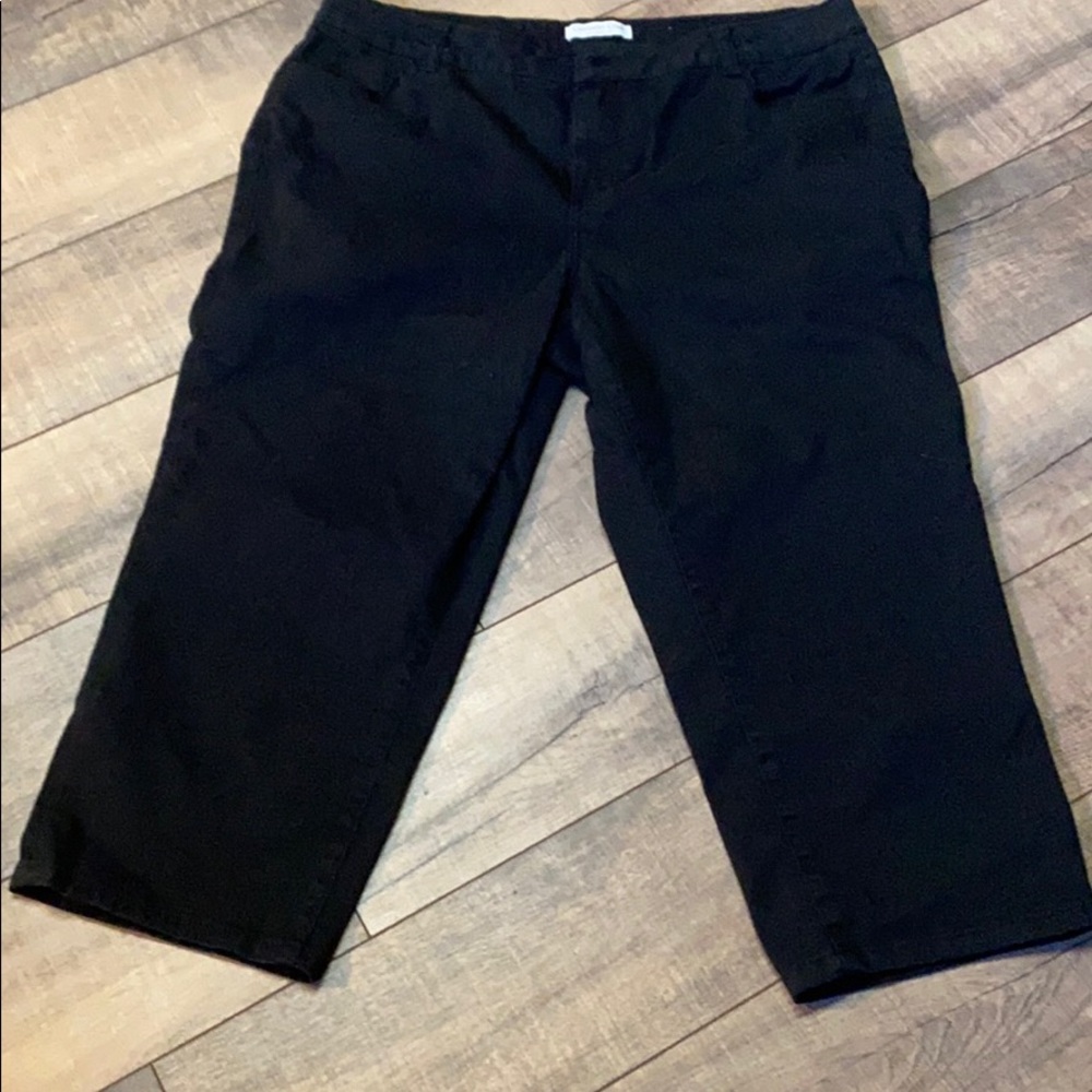 Coldwater Creek Black Capris size 16.